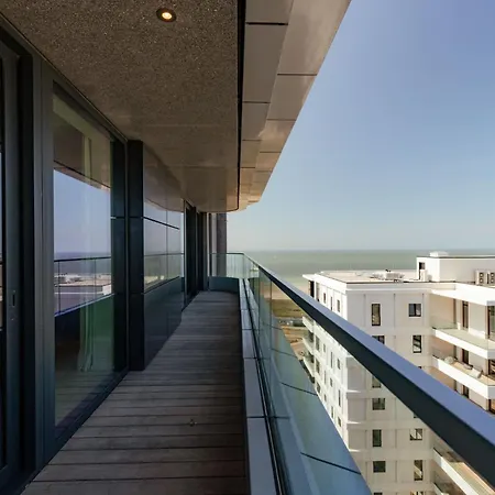 Huswell - Coastal Luxury Unit With Panoramic View